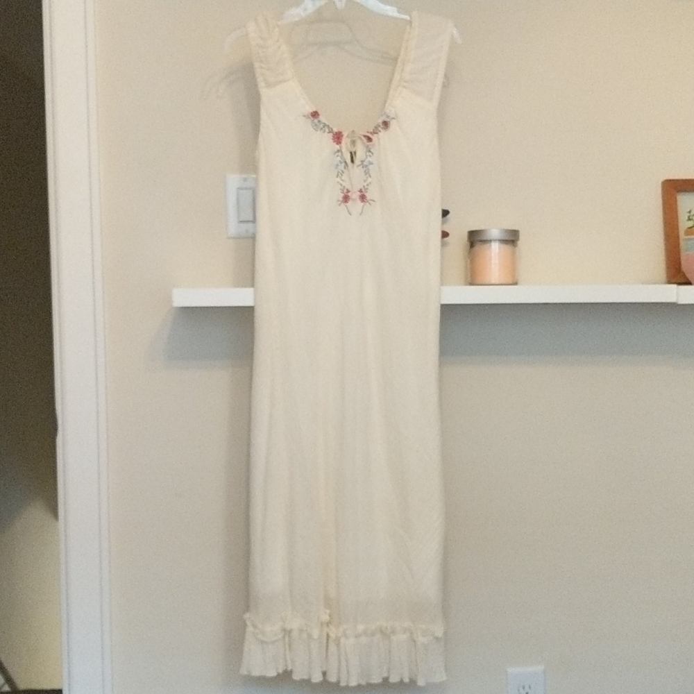 Embroidered linen havana style dress